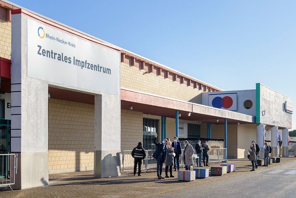 Wenn genug Impfstoff zur Verfügung steht, können im ehemaligen Supermarkt für US-Militärs bis zu 1.500 Menschen täglich geimpft werden. © Rothe