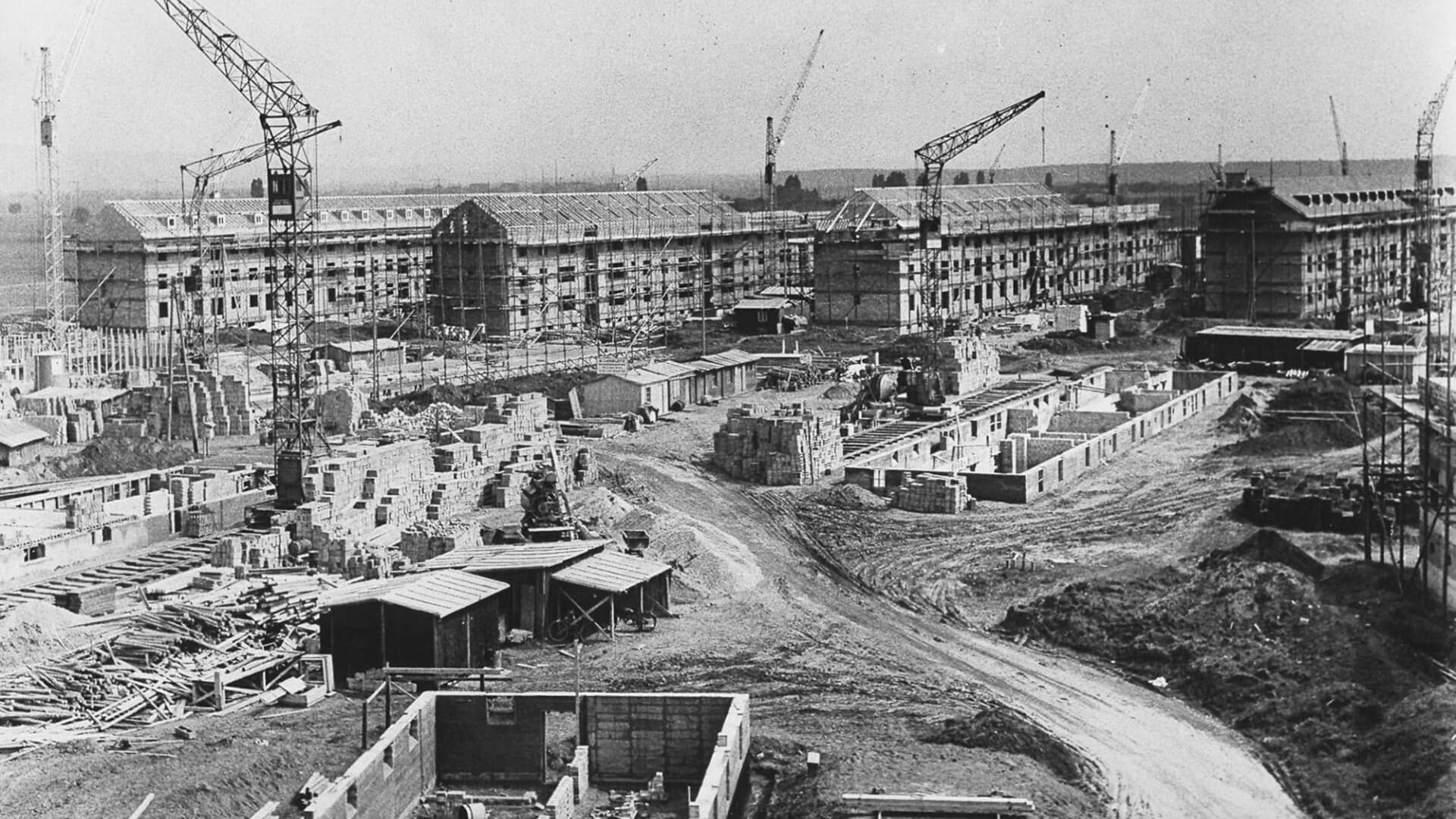 Von 1953 bis 1958 entsteht Patrick-Henry-Village als Wohnsiedlung für die US-Militärs; hier: Bau der Zeilenbauten mit Mietwohnungen. © Stadtarchiv Heidelberg